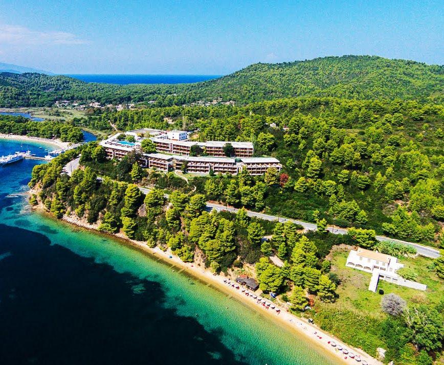 SKIATHOS PALACE 4* (ΠΡΩΙΝΌ) ΚΟΥΚΟΥΝΑΡΙΕΣ Προσφέρει εντυπωσιακή θέα στον κόλπο της