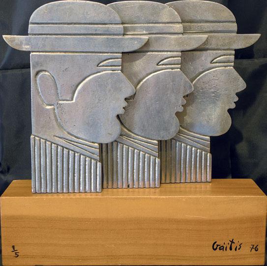 574 574 ΓΑΪΤΗΣ, Γιάννης. Τρία κεφάλια. 1976. Μέταλλο, ὕψος (μέ τή βάση): 315 mm.