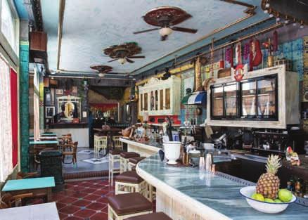 ΓΕΥΣΗ Επιμέλεια: ΝΕΝΕΛΑ ΓΕωΡΓΕΛΕ Dos Gardenias, το bar των ερώτων μας μόλις άνοιξε στου Ψυρρή Και σερβίρει pintxos, την καλύτερη Caipirinha και καραϊβικά, παθιασμένα καλοκαίρια ΦωΤΟ: ΘΑΝΑΣΗΣ ΚΑΡΑΤΖΑΣ