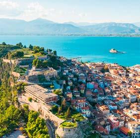 Μπαίνοντας στην καστροπολιτεία ο κεντρικός δρόμος με το βυζαντινό καλντερίμι οδηγεί στη Κεντρική Πλατεία με το παλαιό κανόνι και την Εκκλησία του Ελκομένου Χριστού.