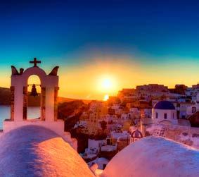 Η Σαντορίνη είναι το μόνο σύμπλεγμα νησιών στο οποίο οι οικισμοί δεν έχουν κτιστεί στο επίπεδο της θάλασσας, αλλά στις άκρες των εσωτερικών τοιχωμάτων της Καλντέρας.