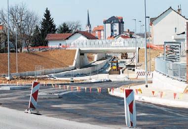 AKTUALNO Odprtje podvoza na Lendavski ulici morda že prihodnji mesec Karlo Vratarič S prvimi pomladnimi sončnimi žarki so oživela tudi gradbišča.