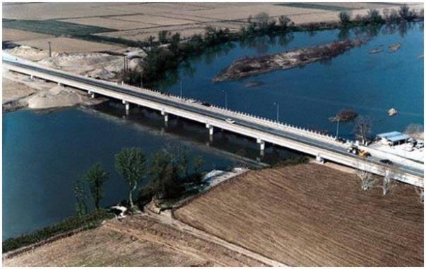Γέφυρα αυτού του τύπου χρησιμοποιείται περισσότερο για τη διάβαση υδάτινων εμποδίων τα οποία διασχίζονται από πλοία.