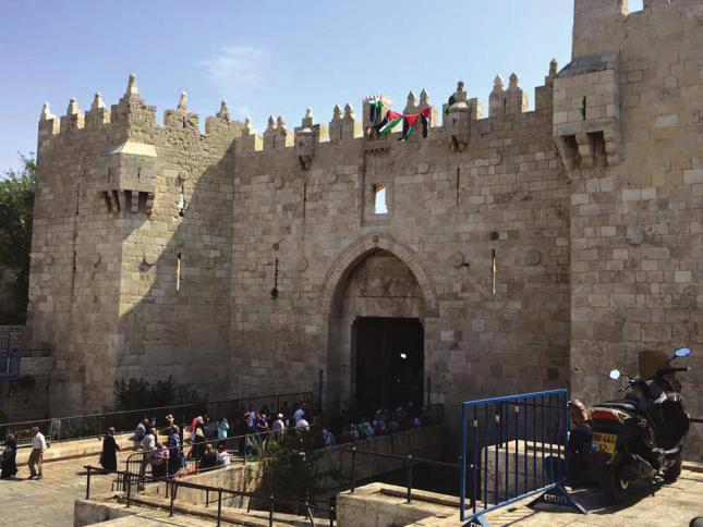 1.2 الغشاء الخلوي Membrane) :(Cell 36 يمثل الشكل (1) ا حد المعالم التاريخية في فلسطين ا - ما الذي تراه في الصورة ب- في را يك ما الهدف الرئيس من وراء بنائه ج- ما وجه الشبه بينه وبين الغشاء