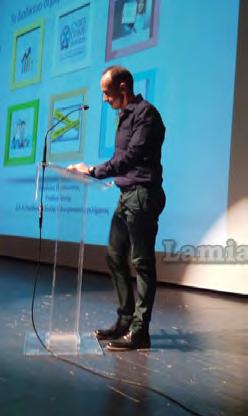 ,μέλη,συνάδελφοι και φίλοι της Τοπικής.Ο Πρόεδρος και το ΔΣ. αφού ευχήθηκαν καλή χρονιά,τίμησαν για την προσφορά του στην Διεθνή Ένωση Αστ/κων,τον Πρόεδρο του Εθνικού Τμήματος κ.καραπατάκη Ιωάννη.