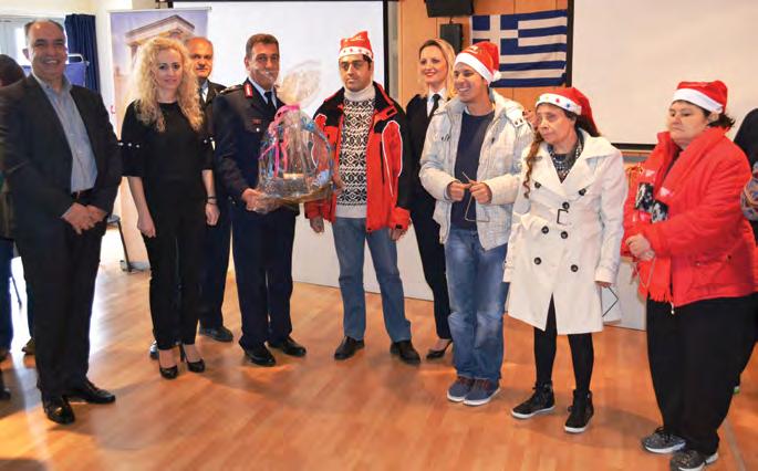 Χριστουγεννιάτικα κάλαντα από τα παιδιά του Ειδικού Κέντρου «Άγιος Σπυρίδωνας» Σε μια λιτή αλλά ιδιαίτερα συγκινητική εκδήλωση στην αίθουσα πολλαπλών χρήσεων, την Παρασκευή (22/12/2017), μας