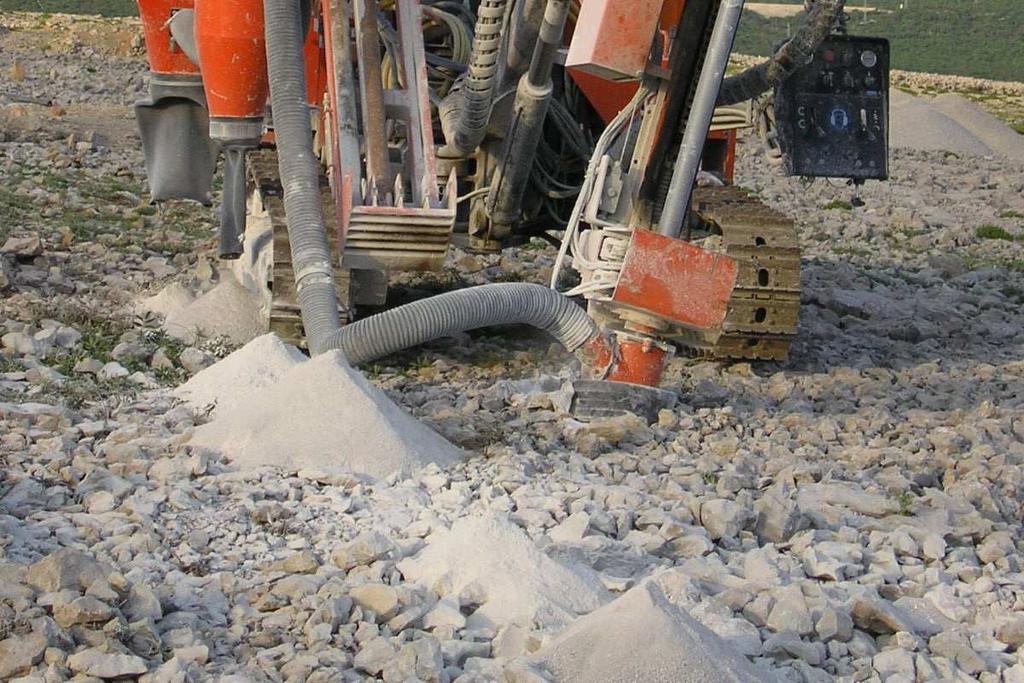 Titon 100 je mobilna hidraulična bušilica namijenjena za DTH (engl. down the hole) bušenje bušotina promjera 89 115 mm i dubine do 39 m.