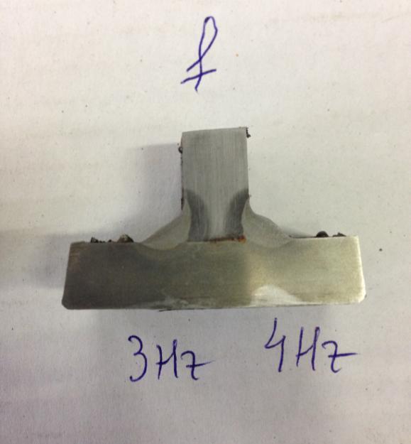 Figura 5.20. Detaliu: f = 1Hz (stânga); f = 2Hz (dreapta) Figura 5.21.