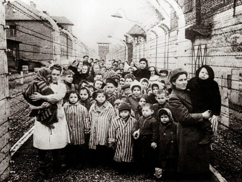 Η ζωή των παιδιών από την Ηλιάνα Νίκα Στα γκέτο, τα εβραιόπουλα πέθαιναν από την πείνα και την έκθεση στις αντίξοες καιρικές συνθήκες μια και δε τους παρείχαν κατάλληλο ρουχισμό και στέγη.
