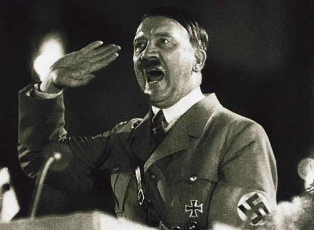 Χίτλερ: Ανοδος στην εξουσία Δείχνει τις αληθινές του προθέσεις: Αρχίζουν οι διώξεις προς τους Εβραίους για να καθαρίσει, όπως έλεγε ο ίδιος, τη γερμανική κουλτούρα από άλλες επιδράσεις.