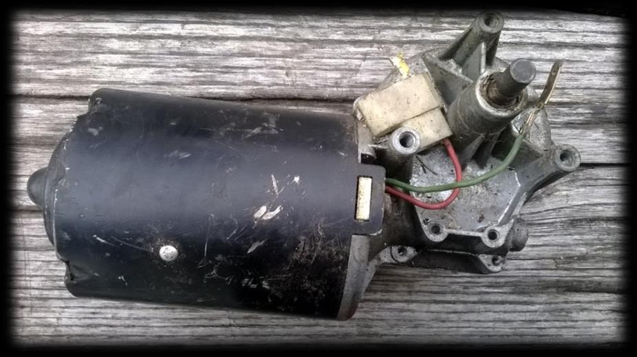 Obstajajo tudi brezkrtačni (brushless) motorji, kjer ni komutatorja in z njim povezanih težav. Taki motorji so se razvili že v 19. stoletju in se uporabljajo še danes.