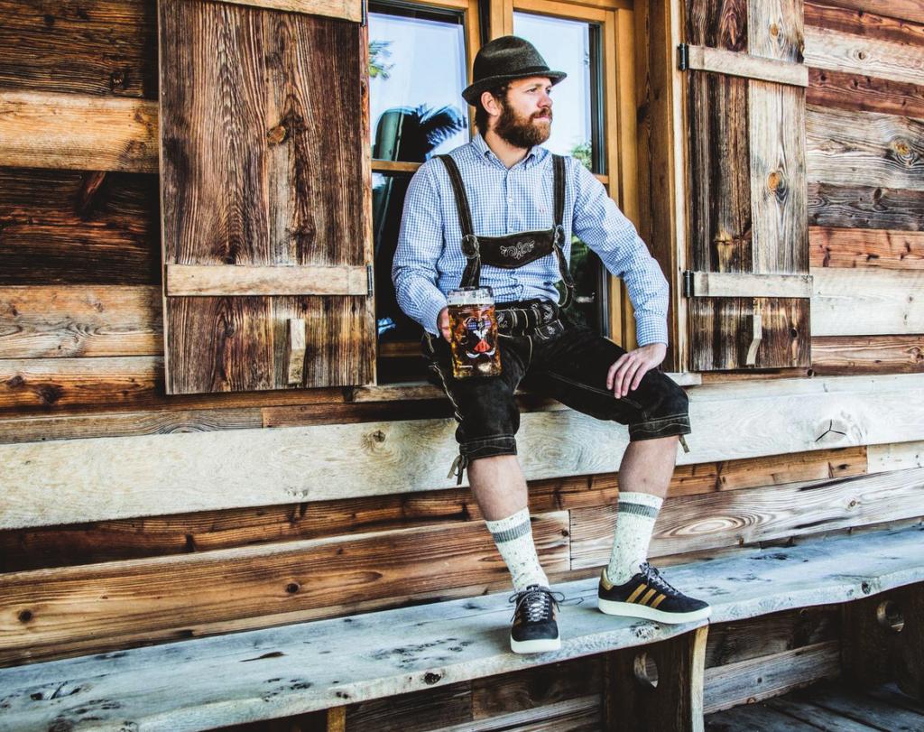 Από την Adidas για το Oktoberfest Νέα ειδικά σχεδιασµένα για τις «ανάγκες» του Oktoberfest παπούτσια σχεδίασε η εταιρεία αθλητικών ειδών Adidas.