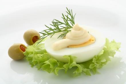 Proizvodi srodni majonezu: majonezni sos salatni preliv
