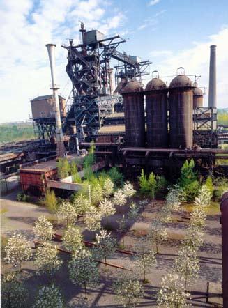 Το εργοστάσιο µεταλλουργίας της βιοµηχανίας Thyssen στο Duisburg της Γερµανίας, µετασχηµατίστηκε σε ανοικτό πάρκο τοπίου, πολιτισµού και αναψυχής, την περίοδο 1992-2000.