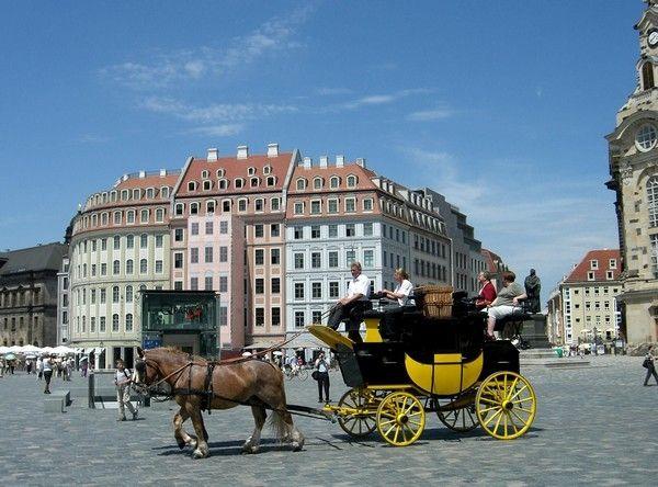 Μια πόλη η οποία προσφέρει μεγάλη ποικιλία ιστορικών κτιρίων μερικά από τα οποία είναι το Dresden Zwinger, η
