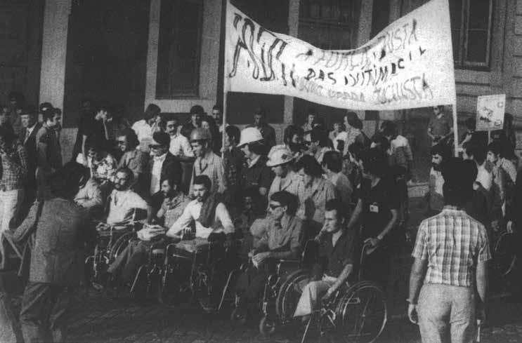 ΚΕΦΑΛΑΙΟ XIV: Η ΑΠΟ-ΚΟΙΝΩΝΙΚΟΠΟΙΗΣΗ 291 Διαδήλωση των ανάπηρων πολέμου. Οι πρώην στρατιώτες αποτέλεσαν δυναμικό κομμάτι του κινήματος. οι διακοπές του Αυγούστου και το κακό παράγινε.