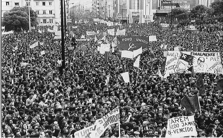 ΚΕΦΑΛΑΙΟ Ι: Η ΠΡΩΤΗ ΒΔΟΜΑΔΑ 63 Συναντώ την Μ., σκασμένη όσο δεν πάει, εξ αιτίας των συναδέρφων της. Το ρίχνουμε στην κουβέντα και μιλάμε για τα συναισθήματά μας, απ την τελευταία φορά που βρεθήκαμε.