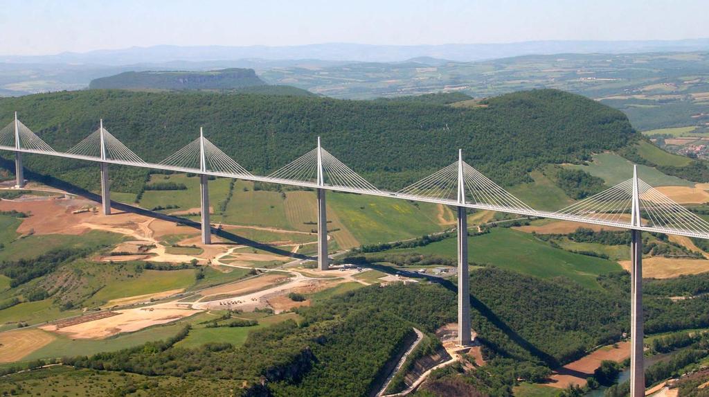 Fotografía. Viaduct de Millau (Aveyron, Francia, 2004).