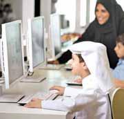 كما تستعين المكتبة بنظام تحديد الهوية بترددات الراديو (RFID) وهو نظام آلي يستخدم في فرز الكتب وسيم كن الزاي رين من الاستخدام الذاتي لمحطات نظام استعارة الكتب وإعادتها إلى المكتبة ما يجعل من هذه