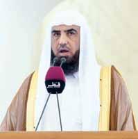 يتتبع عوراتهم يتتبع الله عورته ومن يتتبع الله عورته يفضحه في بيته» ولقد تواتر عن طاي فة من السلف قولهم: «إذا رأيت الرجل يشتغل بعيوب غيره ويترك عيوب نفسه فاعلم أنه قد مكر به».