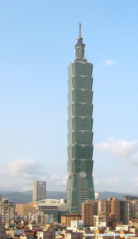 a) Turnurile Petronas, 452 m