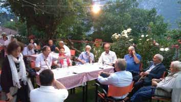 Πατέρας του ο Ηλίας Αυγέρης και παππούς του ο Γιώργος Αυγέρης που είχε τρία παιδιά, τον Ηλία, τον Δημήτριο (πατέρα του Παύλου) και μια κόρη την Μαρία (που παντρεύτηκε τον «Θυμιομήτρο» Λιάπη).