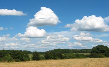 CUMULUS (Cu) -oblika pojedinačnih hrpa, tornjeva, kupola,.