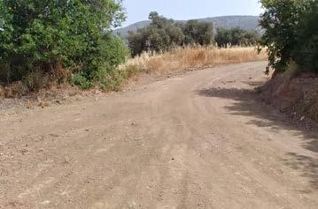 Στον κυκλικό κόμβο πάτε αριστερά και σε 500 μέτρα ακολουθείστε το δρόμο κάτω από τη γέφυρα και μείνετε αριστερά για Καλαβασό.