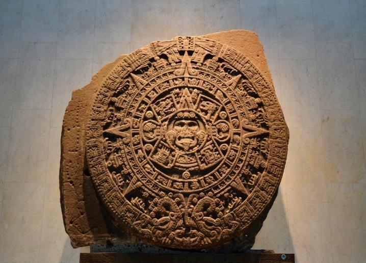 Οι μέρες των Αζτέκων, των Μάγιας, των Ζαποτέκας, των Ολμέκων, των Τολτέκων και τόσων άλλων επανέρχονται μέσα από τα εντυπωσιακά εκθέματα, που είναι ανώτερα κάθε περιγραφής.