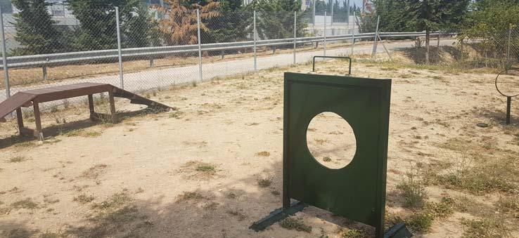 να παίζουν ελεύθερα και να ασκούνται στις κατασκευές που τοποθετήθηκαν μέσα στο πάρκο. Ο χώρος θα είναι διαθέσιμος καθημερινά από τις 9.00 το πρωί έως τις 14.00 το μεσημέρι και από τις 18.