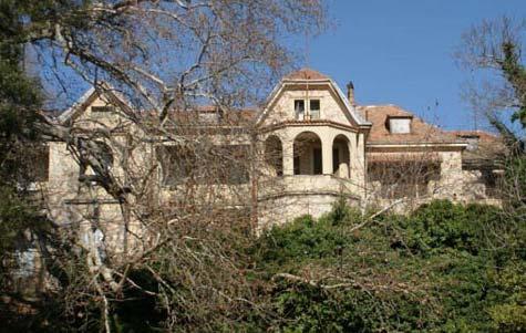 Η Περιφερειάρχης και η Γενική Γραμματέας ενημερώθηκαν από τον Γενικό Διευθυντή των Παιδικών Χωριών SOS, Γιώργο Πρωτόπαπα, τον Διευθυντή του Παιδικού Χωριού SOS Βάρης και υπεύθυνο της Στέγης,
