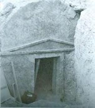 Εικ. 113. Πρόσοψη Μακεδονικού τάφου Αρ. 64 Εικ. 114.