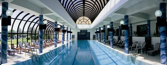FACILITATI: piscina exterioara si