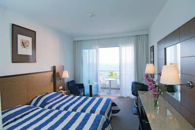 Renovat recent, hotelul are un design ce reflecta natura si spiritual Marii Mediteraneene.