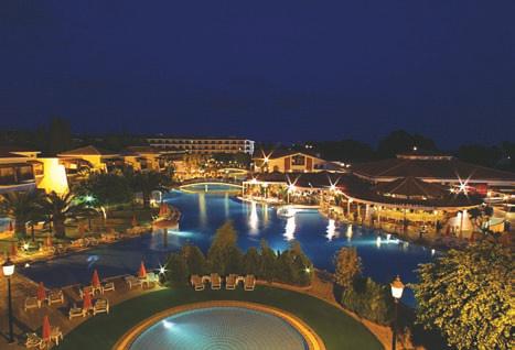 cy AYIA NAPA LOCATIE: Hotelul se