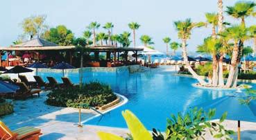Hotelul dispune de centru de intretinere si frumusete, SPA, teren de tenis, teren de basket, teren de volei, teren