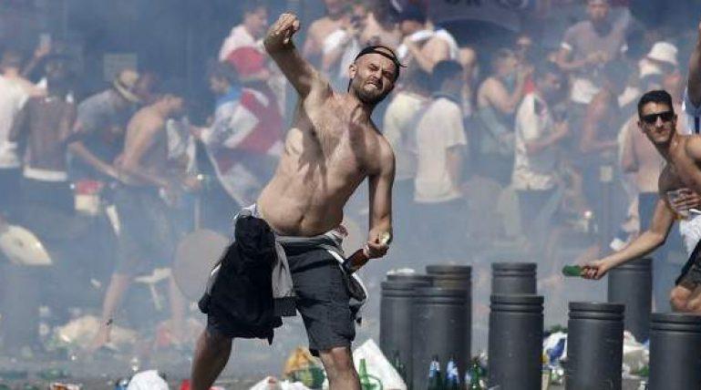 Απαγόρευση σε 1300 Αγγλους χούλιγκανς να ταξιδέψουν στη Ρωσία <<Το Ηνωμένο Βασίλειο απαγόρευσε σε περισσότερους από 1.