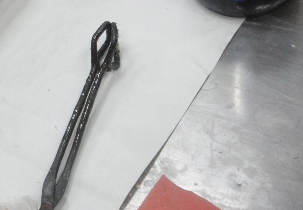 koristiti stezaljku prikazanu na Slici 7 koja osim stavljanja, olakšava i