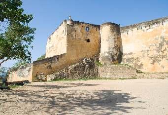 Το οχυρό Fort Jesus, κτισμένο από τους Πορτογάλους κατά το τέλος του 16ου αιώνα, έχει σήμερα ενταχθεί πλέον στον Κατάλογο Μνημείων Παγκόσμιας Κληρονομιάς της Ουνέσκο.