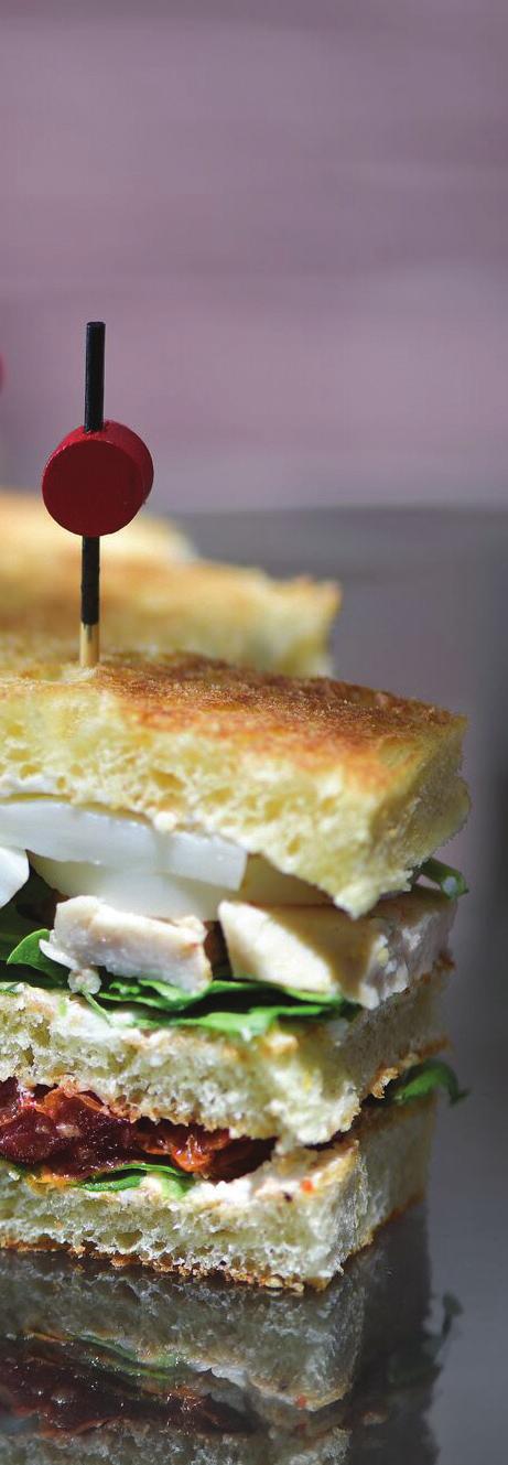 Colors Club Chicken breast, crispy pancetta, cream cheese, egg Κοτόπουλο στήθος, μπέικον, τυρί κρέμα και αυγό 9.