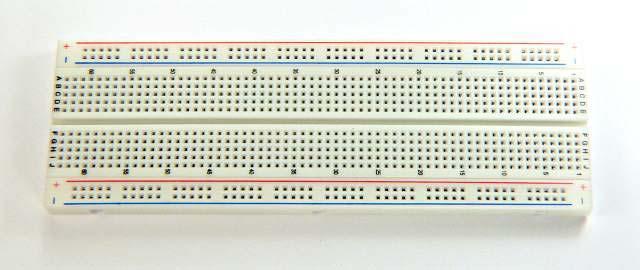 Arduino Uno: Ο κεντρικός επεξεργαστής από τον οποίο ξεκινάει ο έλεγχος του αυτοκινήτου. 2.