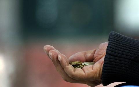 ΥΓΕΙΑ ΚΑΙ ΟΙΚΟΝΟΜΙΚΗ ΚΡΙΣΗ Η οικονομική κρίση και η μακρόχρονη ανεργία, η ανασφάλεια στην εργασία και η απώλεια εισοδήματος για διαβίωση οδηγεί πολλά άτομα στον κοινωνικό αποκλεισμό και στη φτώχεια,