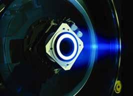 الدفع في الفضاء Propulsion in Space كيف تتغير الس رعة المتجهة للصاروخ في الفضاء ي زو د الصاروخ بالوقود و المادة المؤكس دة وعندما يمتزجان مع ا في محرك الصاروخ تترك الغازات الحارة الناتجة عن االحت راق
