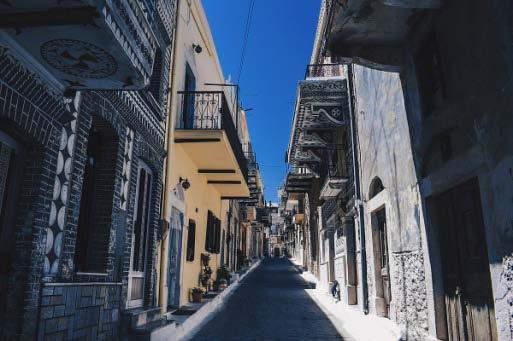 Ξεκινάμε την περιήγηση μας, με πρώτη στάση στο Πυργί, το μεγαλύτερο απο τα μεσαιωνικά χωριά.