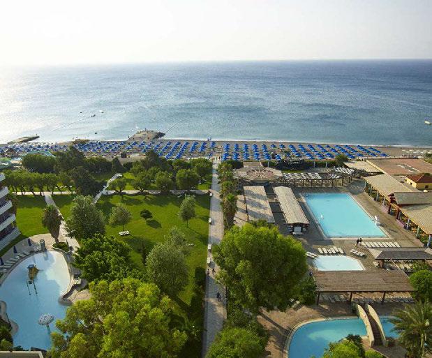 Το Esperides Beach βρίσκεται στην ανατολική πλευρά της Ρόδου, πάνω στην παραλία, 3 χλµ από το Φαληράκι και 12 χλµ από την πόλη.