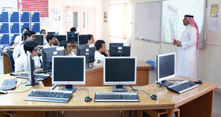 دوام التوفيق والنجاه موءكد ا على الدور الذي يلعبه الوكلاء المسساعدين في الوزارة.