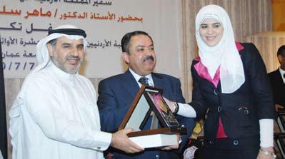 محليات الجمعة يوليو ناب عن وزيرة التربية في حفل تكريم األوائل من األردنيين والكويتيين في الثانوية العامة وجامعة عمان األهلية الغيص: ال ضغوط خارجية لتعديل المناهج الدراسية وخصصنا قطعة أرض للمدرسة