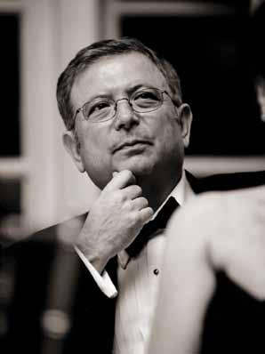 ΕΞΩΦΥΛΛΟ COVER STORY Former PAA President George Chryssis As president, he developed and supported visionary programs and projects that continue today, and he helped position our organization to