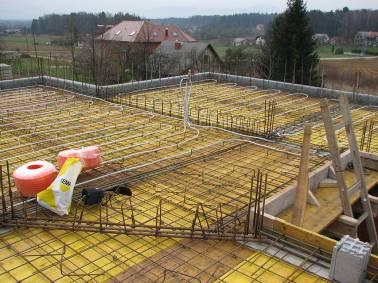 stenskega ogrevanja ali 40-70 m² površin talnega