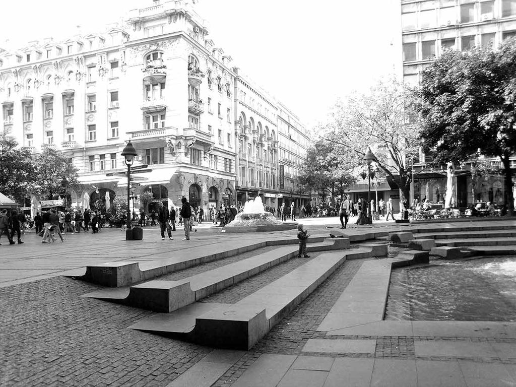 Михаилове улице која има 13.500m² ниједна плоча из пројекта није на лицу места резана. Све је било претходно дефинисано у плану полагања и изведено за око шест месеци.